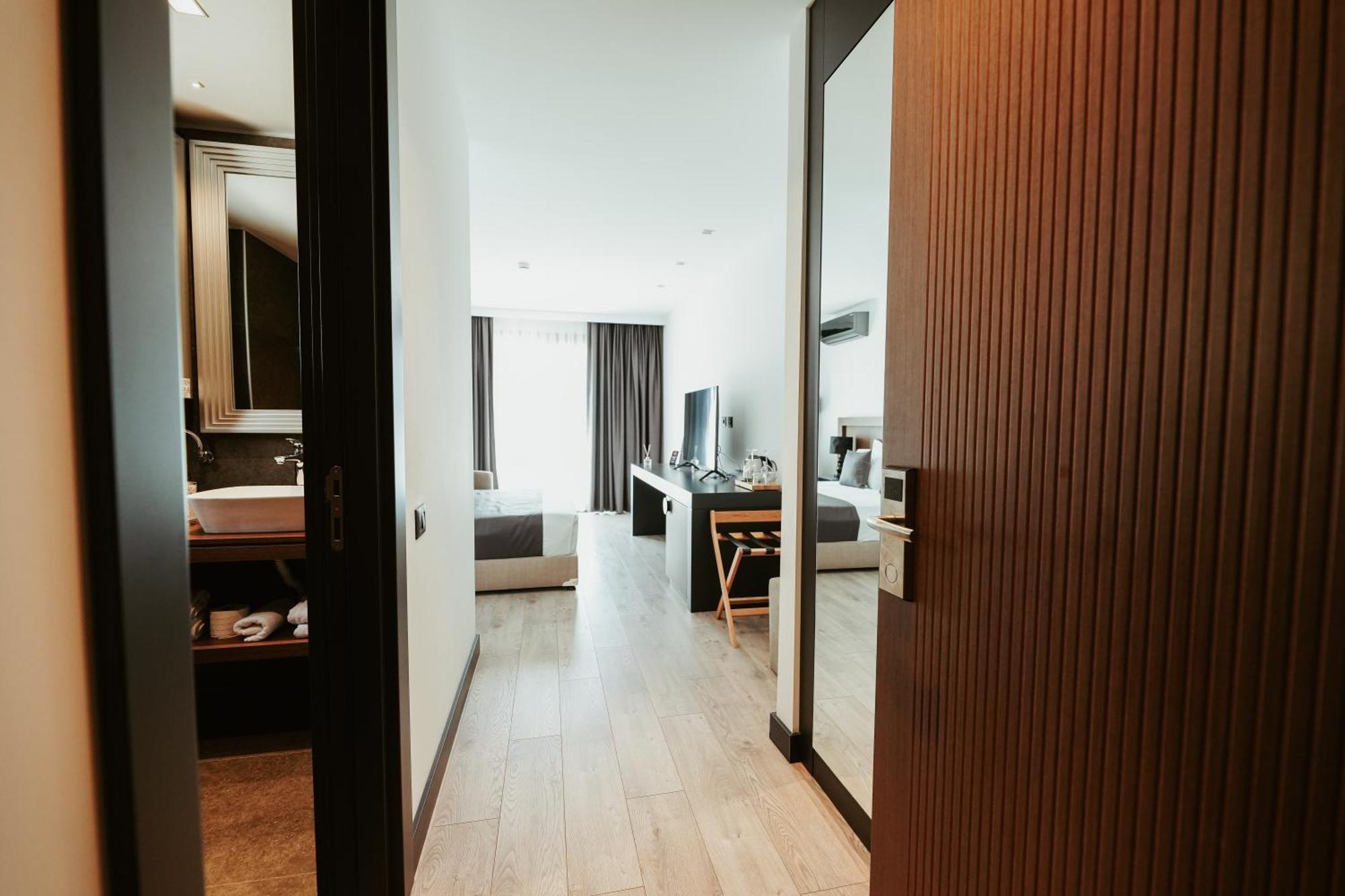 Palladium Beach Hotel- Private Beach Included ديرمي المظهر الخارجي الصورة